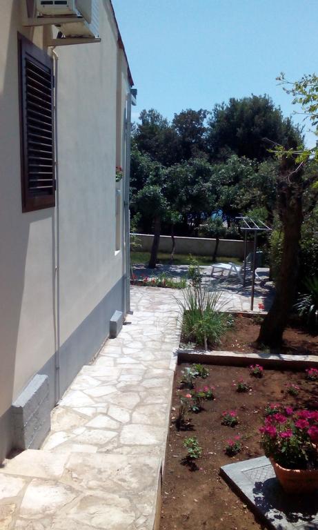 Apartment Basic Petrcane Exterior foto