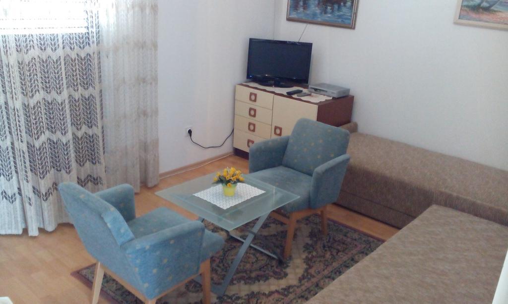 Apartment Basic Petrcane Exterior foto