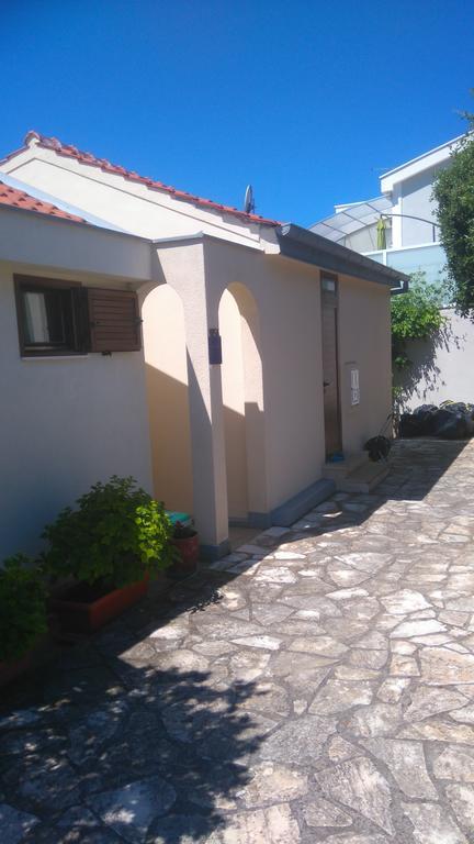 Apartment Basic Petrcane Exterior foto